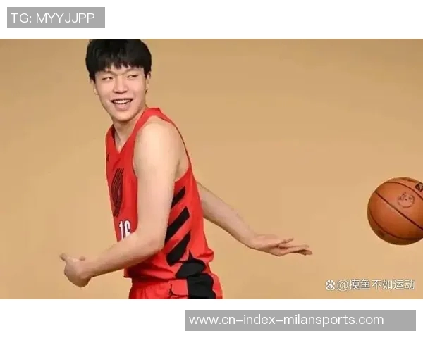 开拓者媒体人杨瀚森亲历亚当斯力量展现感受最强壮之人魅力 开拓者媒体人杨瀚森亲历亚当斯力量展现感受最强壮之人魅力